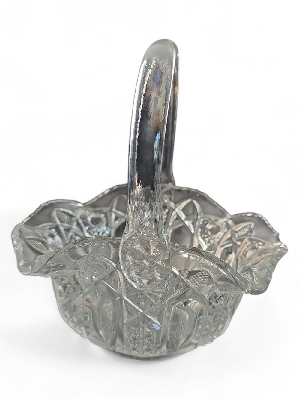 Vintage LE Smith Quintec Glass Basket: Hobstar Pattern, Sawtooth Rim - Picture 3 of 7
